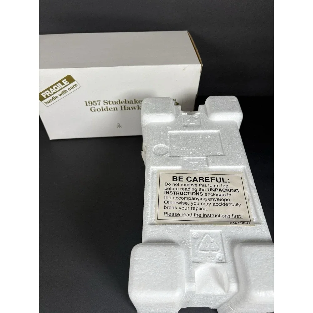 1957 Studebaker Golden Hawk Danbury Mint 1:24 Diecast Car Gold w/ Box